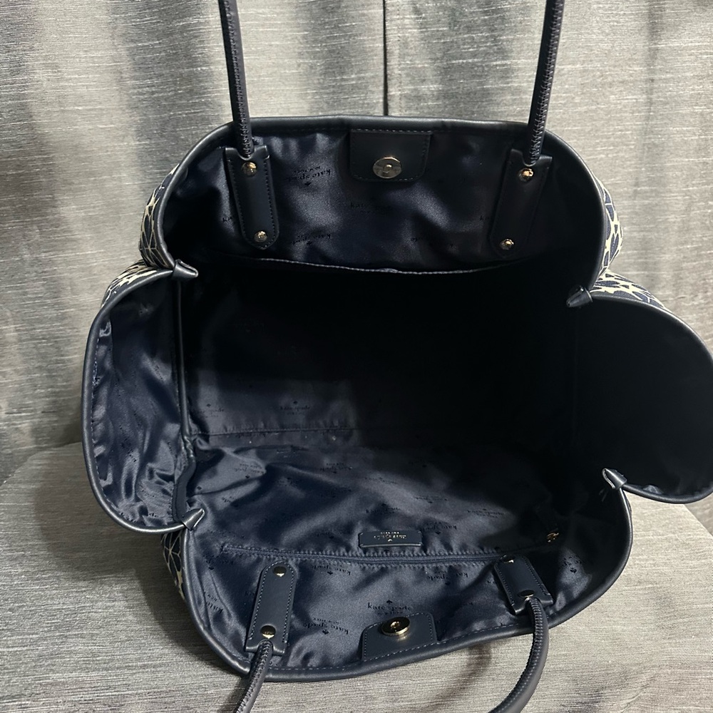 Kate Spade Large Tote in Jacquard and Blue Spade Florwer - Picture 6 of 7